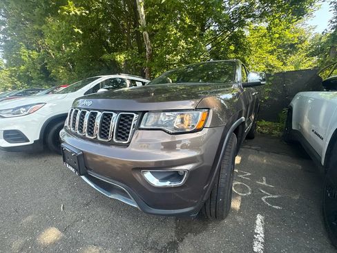 Used 2017 Jeep Grand Cherokee Limited AWD/4WD image 2