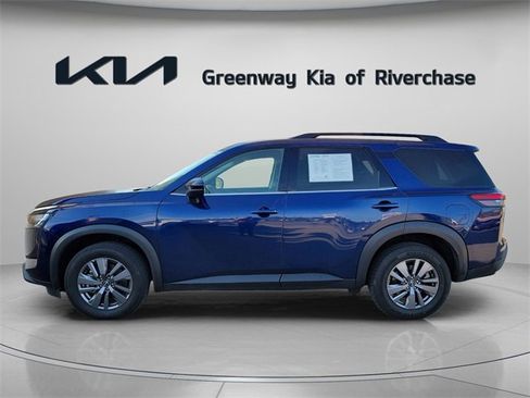 Used 2025 Nissan Pathfinder SV image 4