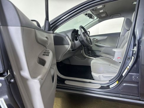 Used 2009 Toyota Corolla FWD image 2