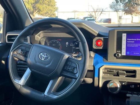 Used 2025 Toyota Tacoma TRD Off-Road image 34