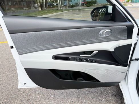 New 2025 Hyundai Elantra Limited image 10