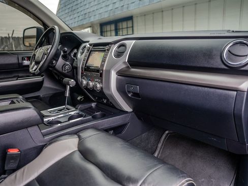 Used 2018 Toyota Tundra SR5 w/ SR5 Upgrade Package image 32