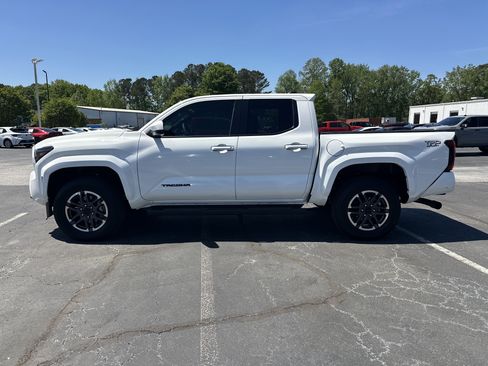 Used 2025 Toyota Tacoma TRD Sport image 5
