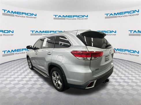 Used 2019 Toyota Highlander Limited Platinum image 3