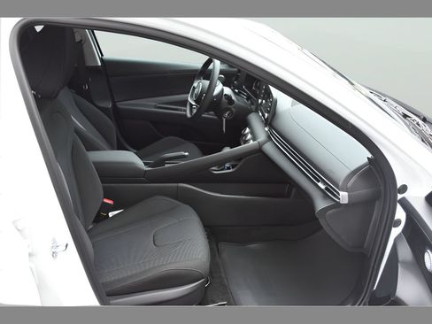 New 2026 Hyundai Elantra SE FWD image 14