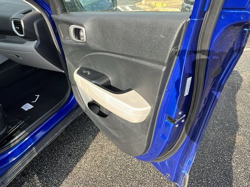 Used 2023 Hyundai Venue SEL image 18