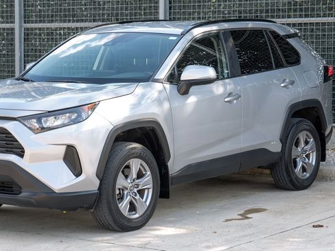 Used 2022 Toyota RAV4 LE AWD/4WD image 8