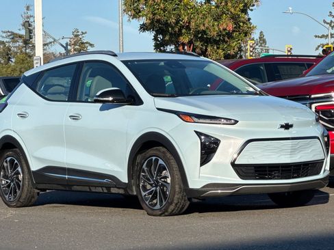 Used 2023 Chevrolet Bolt EUV Premier image 2