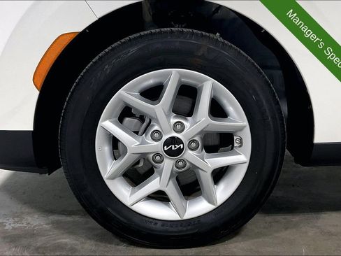 Used 2025 Kia Soul LX w/ LX Technology Package FWD image 10