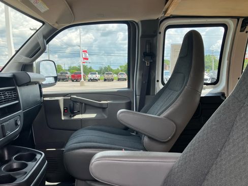 Used 2022 GMC Savana 2500 w/ Driver Convenience Package RWD image 13
