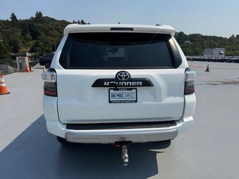 Used 2022 Toyota 4Runner TRD Off-Road AWD/4WD image 4