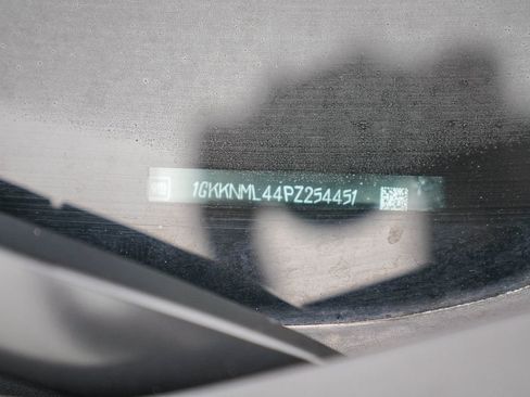 Used 2023 GMC Acadia SLT image 32