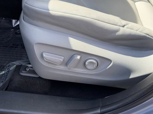 Used 2022 Toyota Highlander XLE AWD/4WD image 13
