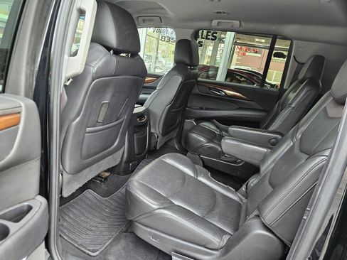 Used 2017 Cadillac Escalade ESV 4WD image 18