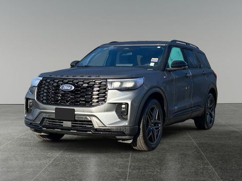 Used 2025 Ford Explorer ST-Line w/ ST-Line Street Pack image 3