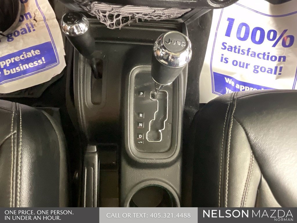 Used 2017 Jeep Wrangler Unlimited Rubicon AWD/4WD image 37