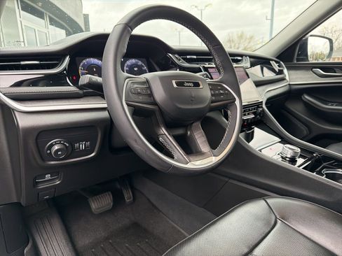 Used 2023 Jeep Grand Cherokee L Limited w/ Luxury Tech Group II image 29