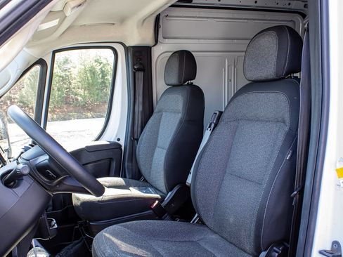 Used 2025 RAM ProMaster 2500 w/ Convenience Group FWD image 13