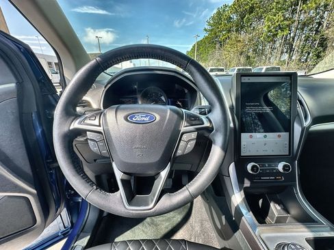 Used 2024 Ford Edge Titanium image 11