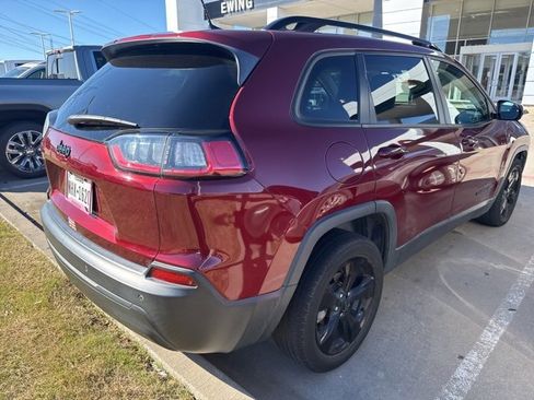 Used 2020 Jeep Cherokee Latitude Plus image 3