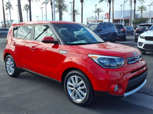 Used 2019 Kia Soul + image 5