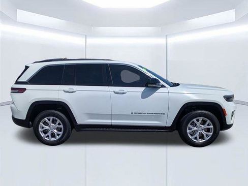 Used 2022 Jeep Grand Cherokee Limited w/ Luxury Tech Group II RWD image 3