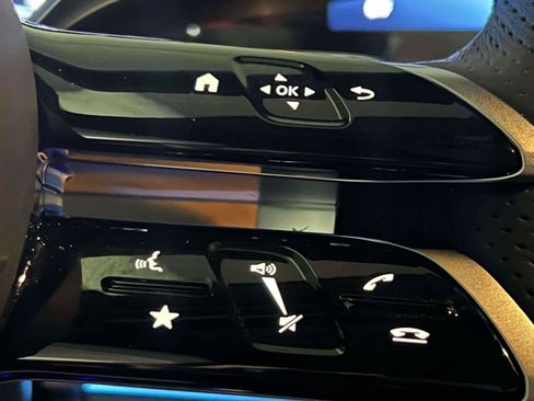 Used 2025 Mercedes-Benz GLE 450e 4MATIC image 12