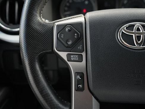 Used 2016 Toyota Tacoma SR5 w/ SR5 Appearance Package (DM) image 19