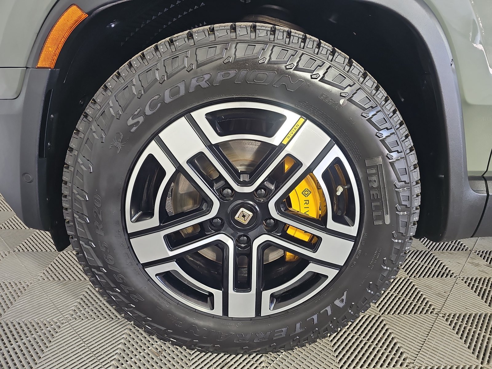 Used 2022 Rivian R1T Launch Edition AWD/4WD image 9