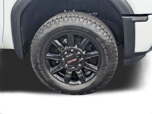 Used 2025 GMC Sierra 2500 AT4 image 10