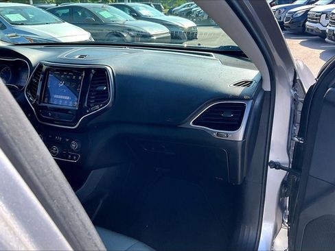 Used 2019 Jeep Cherokee Limited AWD/4WD image 16