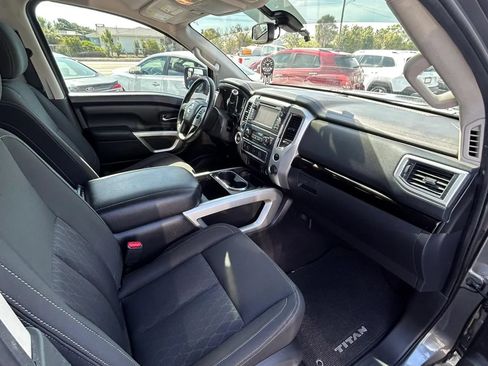 Used 2017 Nissan Titan SV RWD image 17