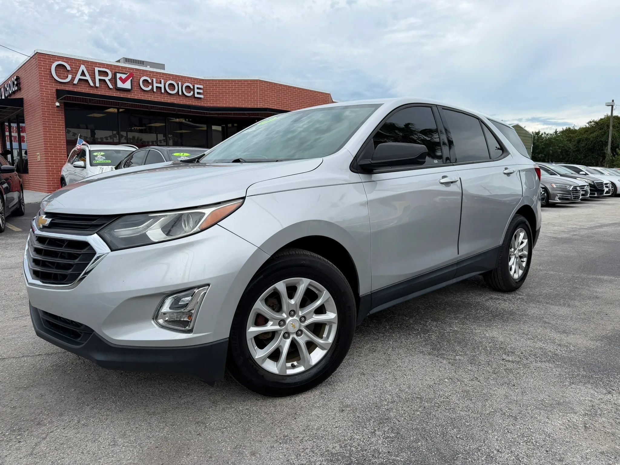 Used 2019 Chevrolet Equinox LS w/ LS Convenience Package FWD image 1