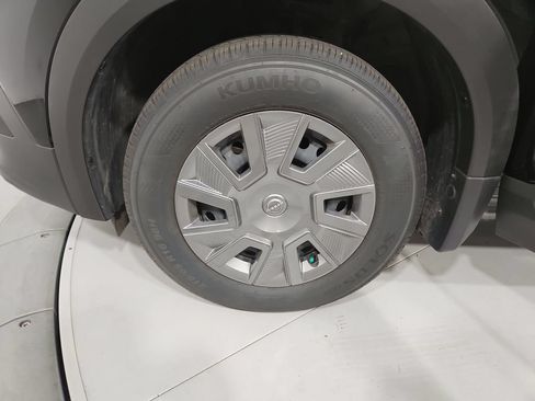 Certified 2025 Nissan Kicks S AWD/4WD image 27