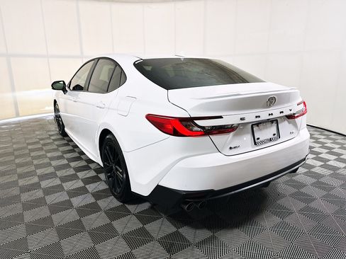 Used 2025 Toyota Camry SE FWD image 5