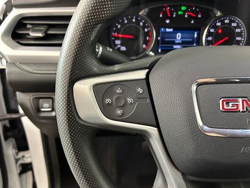 Used 2023 GMC Acadia SLE image 16