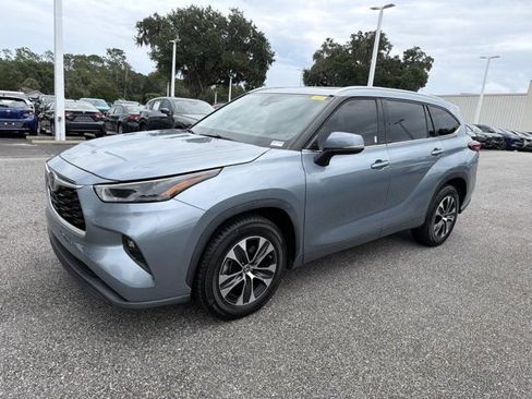 Used 2022 Toyota Highlander XLE FWD image 5