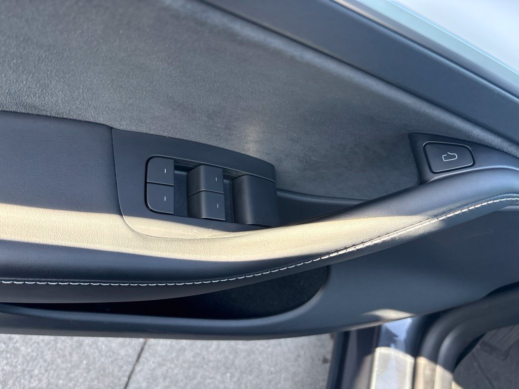 Used 2023 Tesla Model Y Performance AWD/4WD image 15