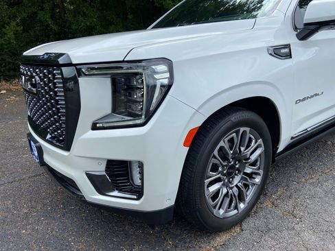 Used 2023 GMC Yukon Denali Ultimate AWD/4WD image 9