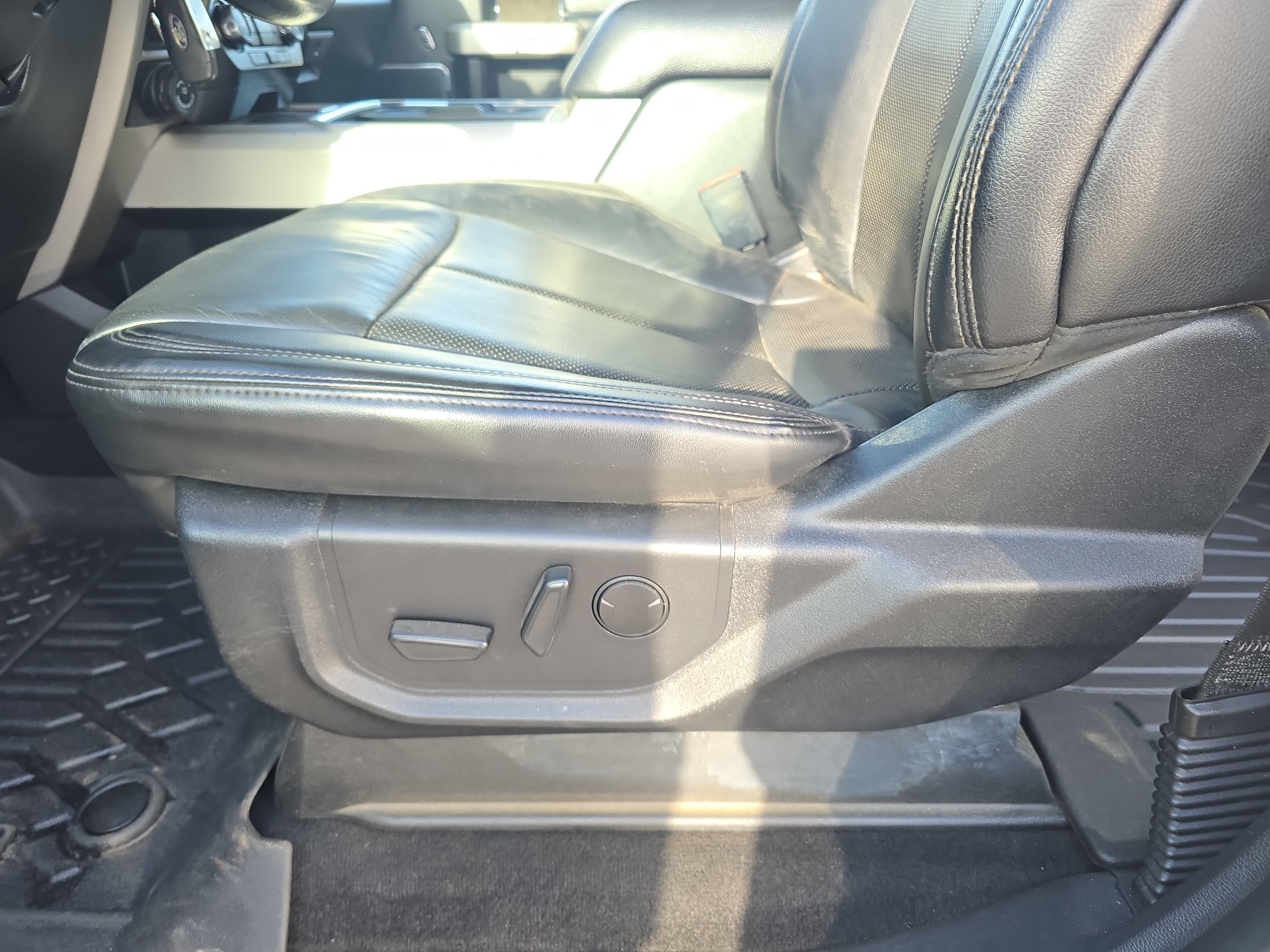 Used 2020 Ford F350 Lariat w/ Lariat Value Package AWD/4WD image 15