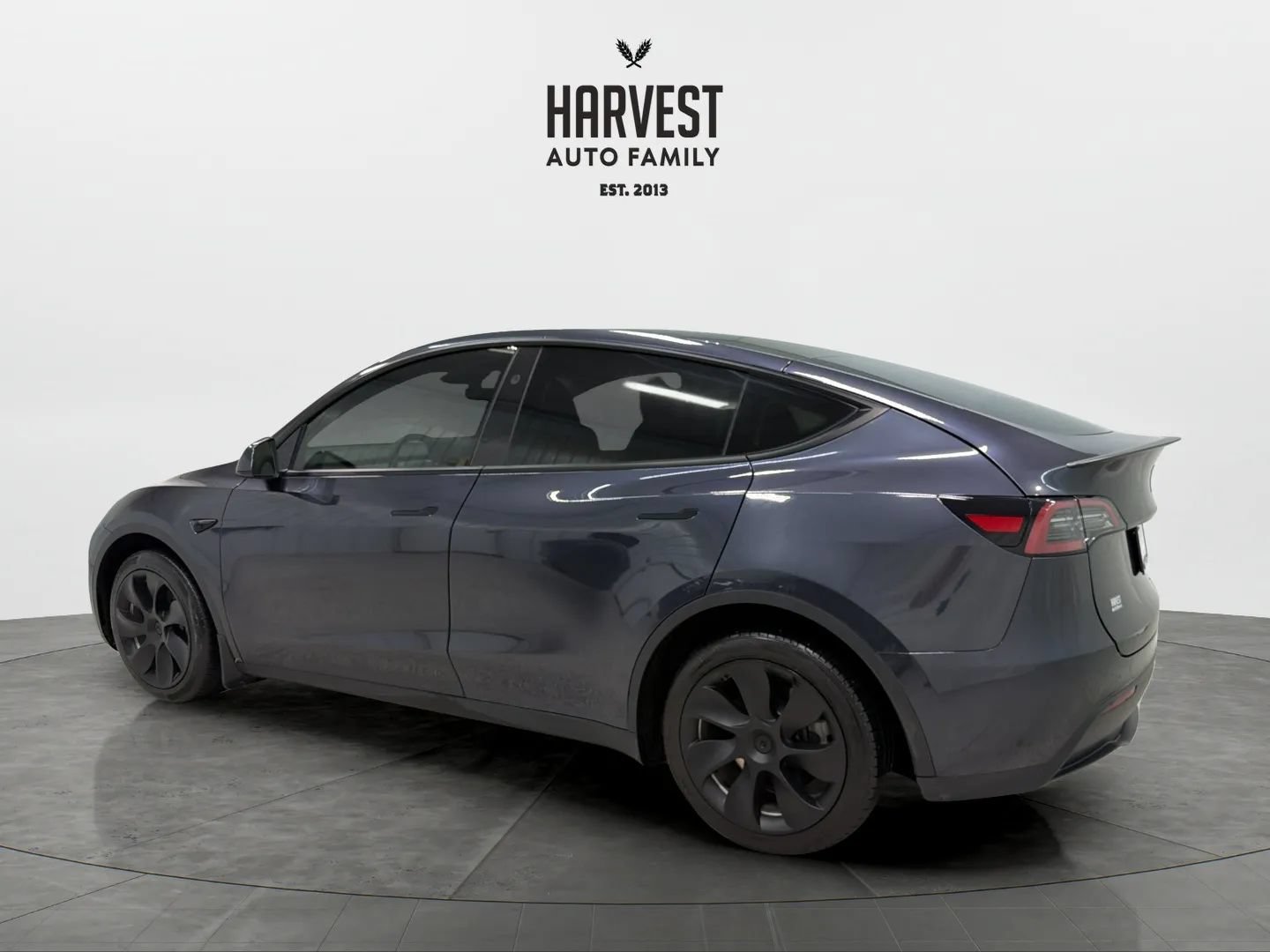 Used 2024 Tesla Model Y Long Range AWD/4WD image 3