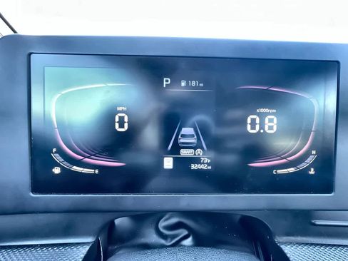 Used 2024 Kia Sportage LX image 12