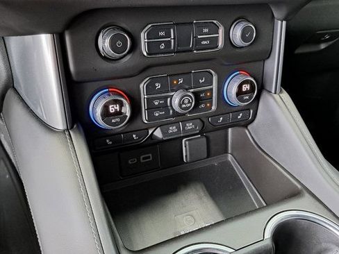 Used 2022 Chevrolet Tahoe LT w/ Luxury Package AWD/4WD image 17