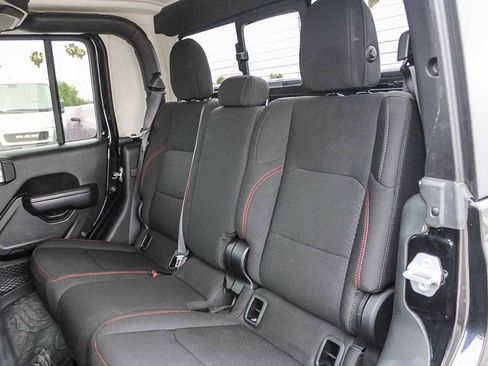 Used 2021 Jeep Gladiator Rubicon AWD/4WD image 19