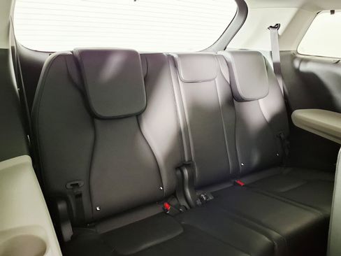 Used 2024 Kia Carnival EX FWD image 13