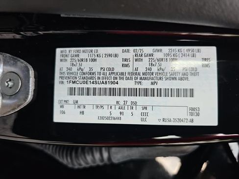Used 2025 Ford Escape SE FWD image 32