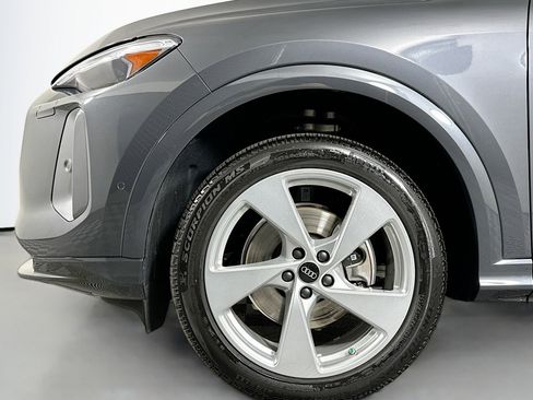 Used 2025 Audi Q5 Premium Plus w/ Premium Plus AWD/4WD image 12