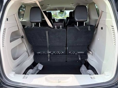 Certified 2023 Chrysler Pacifica Touring-L FWD image 11