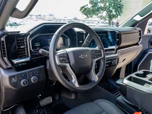 Used 2025 Chevrolet Silverado 2500 LT w/ Trail Boss Package image 16