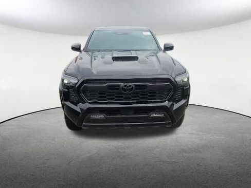 Used 2025 Toyota Tacoma TRD Sport image 2